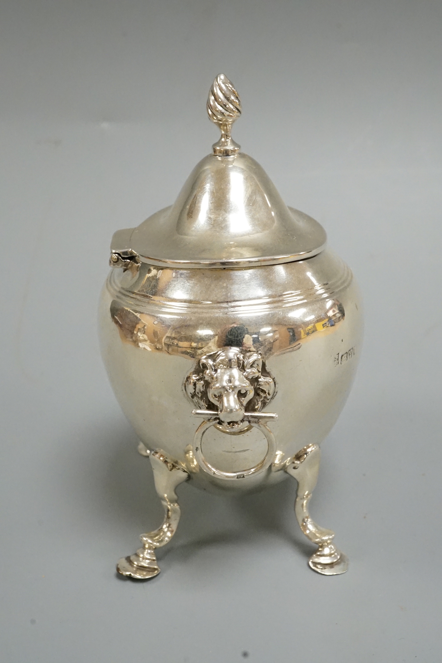 An Edwardian silver cauldron shaped tea caddy, Nathan & Hayes, Chester, 1903, height 12.5cm.